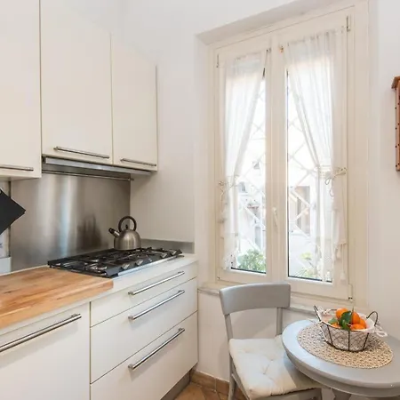 Pontecorvo Sleeps 4 Wifi شقة روما